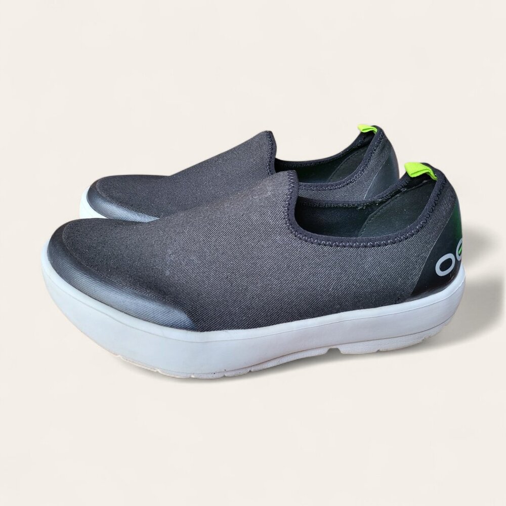 Oofos OOmg EeZee Low Recovery Slip On Black White Womens 10